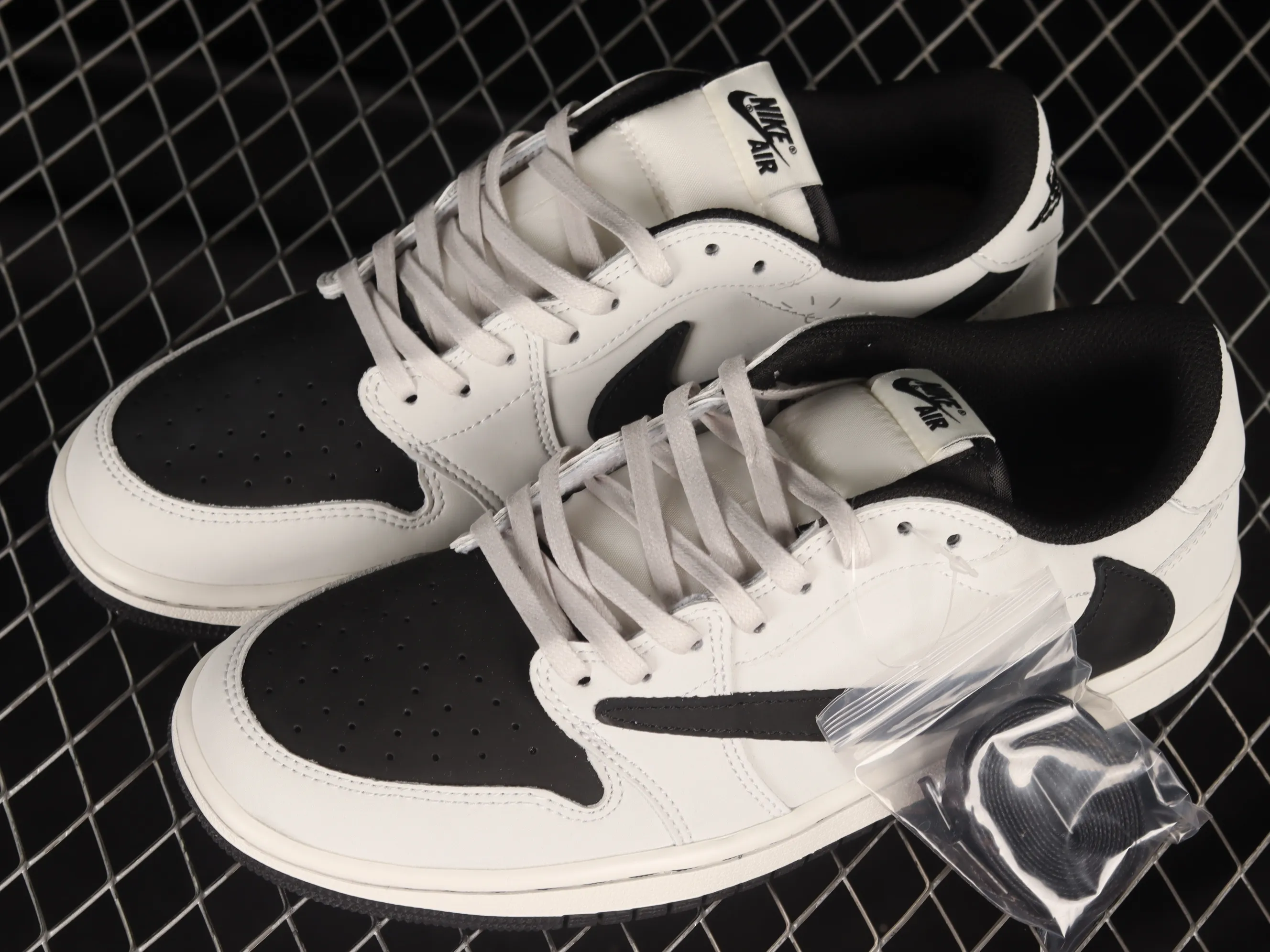 All Categories Air Jordan Jordan Series Basketball Shoes Air Jordan 1 Low Travis Scott x Air Jordan 1 Low OG AJ1 Joe 1 Reversed Overhook Joint Style Casual Sports Basketball Shoes DM7866-866